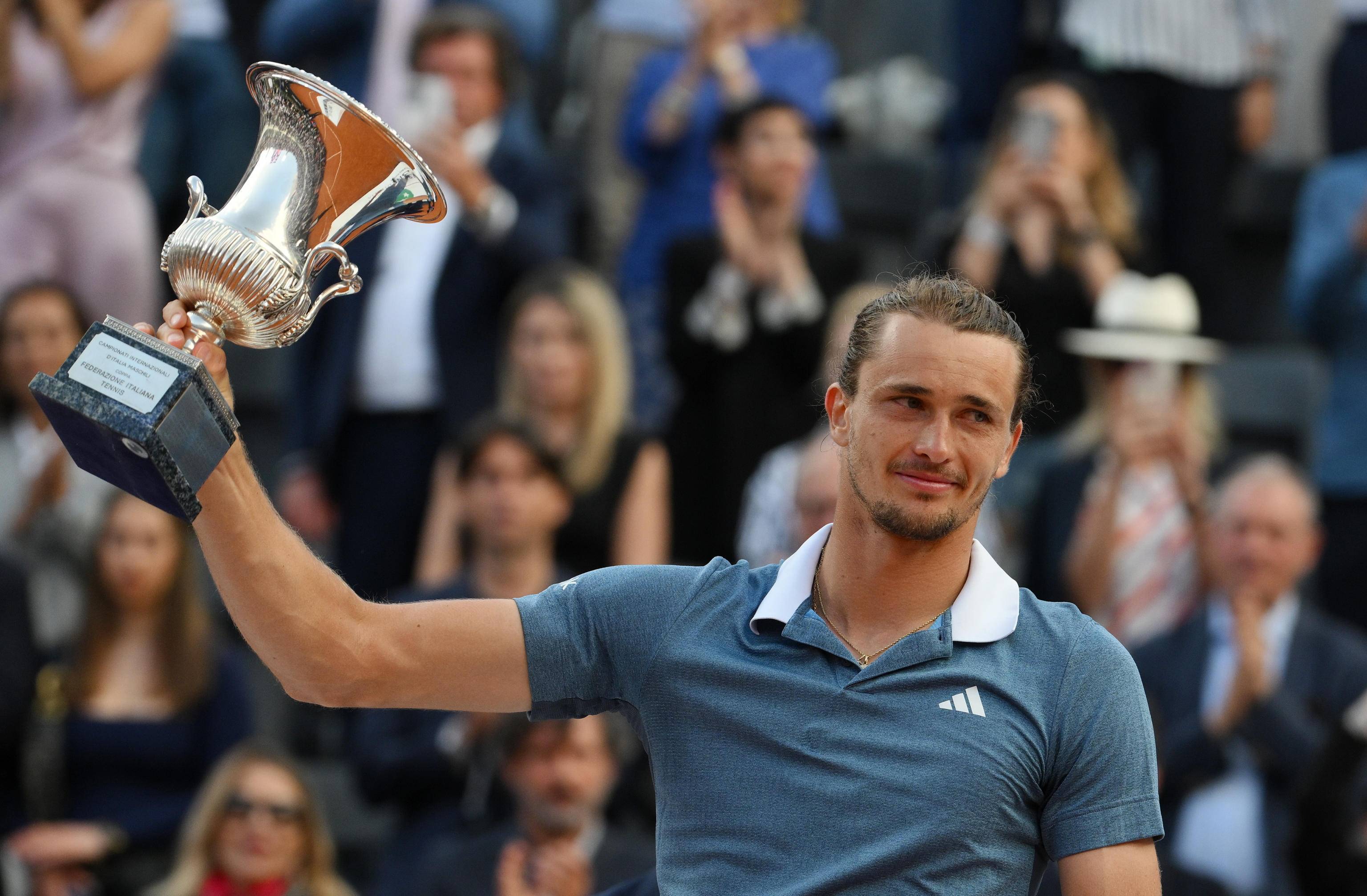 温网完胜拉沃尔杯,兹维列夫点燃赛场 温网完胜拉沃尔杯,兹维列夫点燃赛场