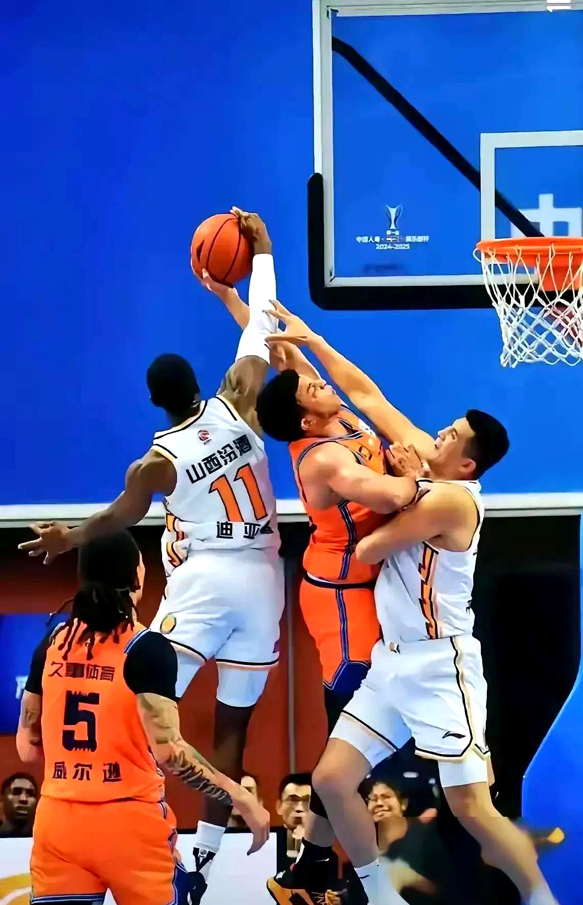 山西队鏖战鹈鹕,杜兰特关键制胜 山西队鏖战鹈鹕,杜兰特关键制胜