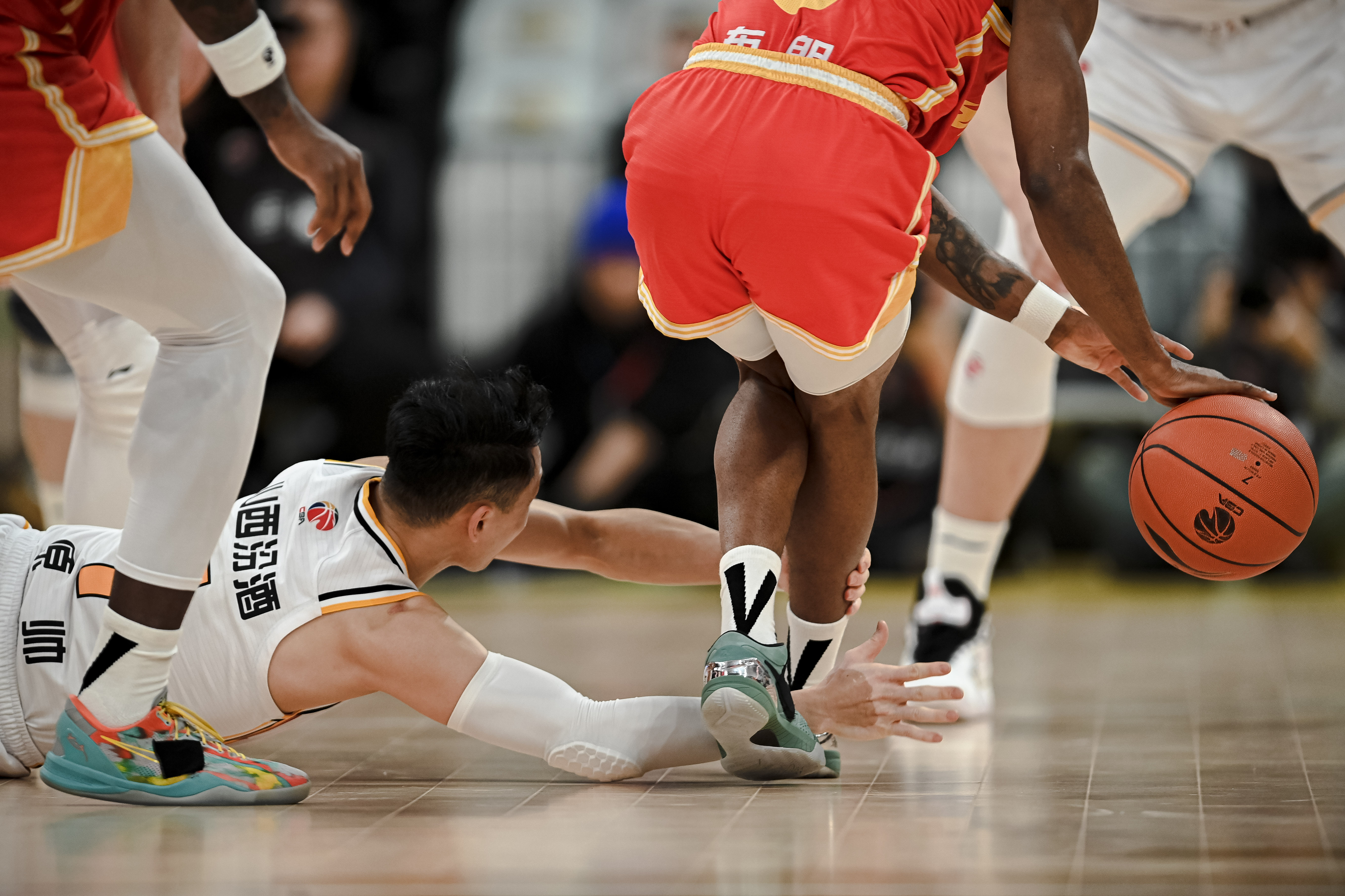 山西队鏖战鹈鹕,杜兰特关键制胜 山西队鏖战鹈鹕,杜兰特关键制胜