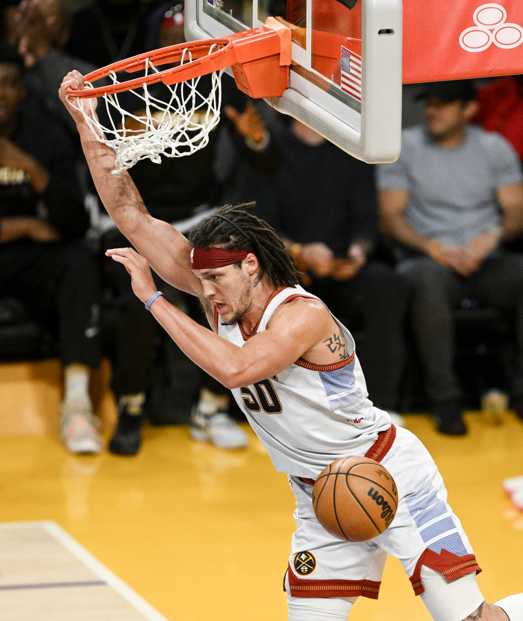 掘金横扫湖人,易建联点燃赛场 掘金横扫湖人,易建联点燃赛场