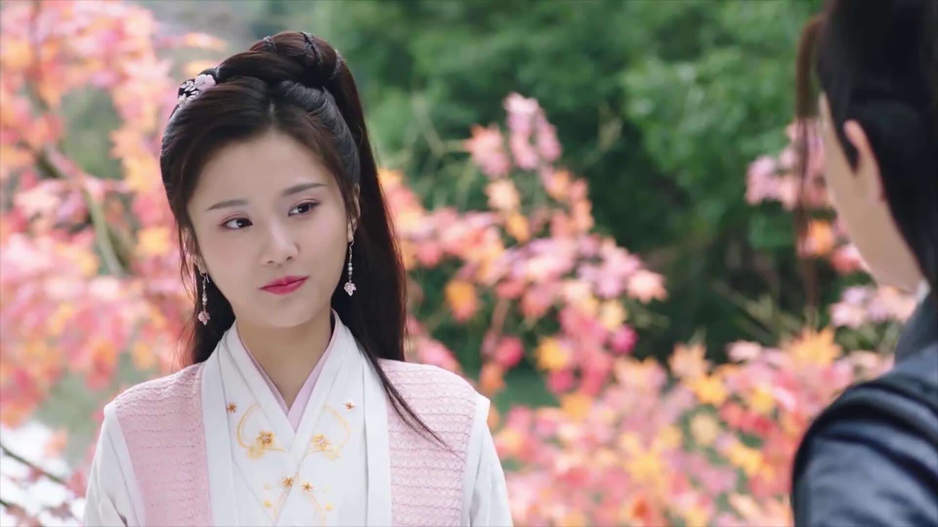 双线突破日，玻利维亚足球攻入欧洲，戈麦斯在街道上划出统治轨迹